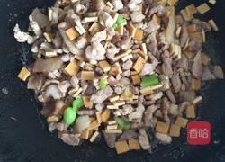 毛豆米炒肉丁的做法图解2