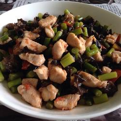 三鲜炒鸡丁的做法[图]
