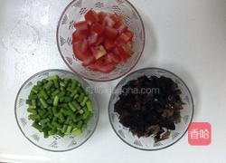 三鲜炒鸡丁的做法图解2