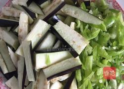 青椒茄丝的做法图解1