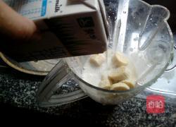 香蕉牛奶的做法图解2