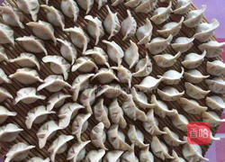 尖椒芹菜肉馅饺子的做法图解6