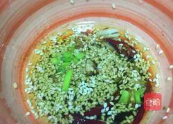 Illustration of how to make cold shredded chicken 4