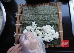 沙拉肉松寿司卷的做法图解6