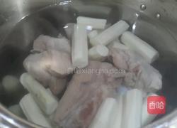 莲子淮山汤的做法图解3