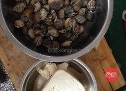蛤蜊炖豆腐的做法图解1