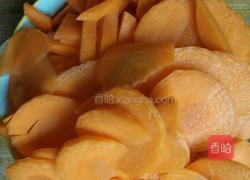 红萝卜苹果汁的做法图解2