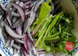 洋葱老虎菜的做法图解1