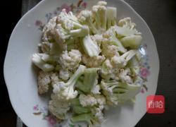 川味辣肠干烧散花菜的做法图解1