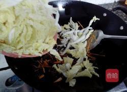 木耳胡萝卜炒白菜的做法图解4