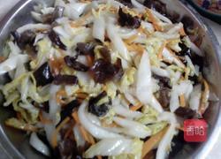 木耳胡萝卜炒白菜的做法图解5