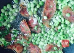 香肠豌豆炒饭的做法图解5