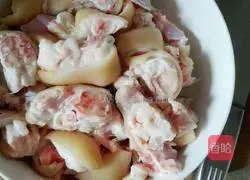 泡椒蹄花的做法图解1