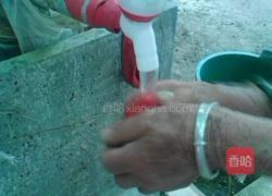 白糖西红柿的做法图解1