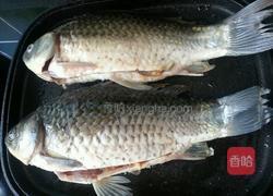 家熬鲫鱼的做法图解1