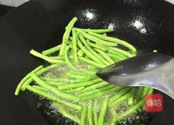 酱油膏炒长豆的做法图解3