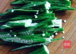 秋葵炒肉的做法图解1