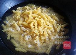 炒意面的做法图解2