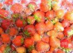 草莓酒的做法图解2