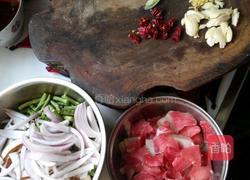 家常辣子洋葱炒肉片的做法图解1