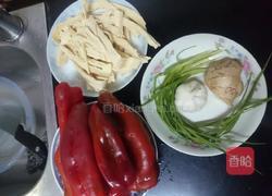 腐竹炒辣椒的做法图解1