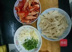 腐竹炒辣椒的做法图解2