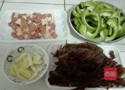 甜椒木耳炒肉的做法图解2