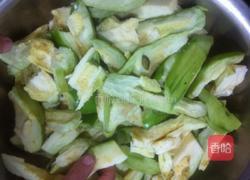 茄子炖蚬子的做法图解1