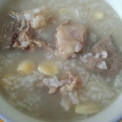 鲜莲子百合熬扇骨粥的做法[图]