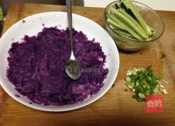 紫薯鸡蛋卷的做法图解2