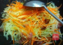腊肠炒双丝(莴笋和胡萝卜)的做法图解3