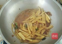 土豆爆芹菜的做法图解3