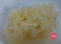 枸杞银耳羹的做法图解1