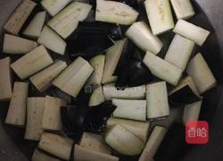 西红柿木耳炒茄子的做法图解1