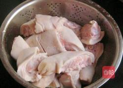 猪蹄炖莲藕的做法图解1