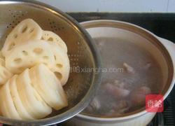 猪蹄炖莲藕的做法图解6