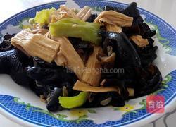 腐竹炒木耳的做法图解7