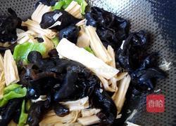 腐竹炒木耳的做法图解5