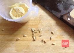 柠檬蜂蜜水的做法图解2
