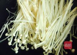 凉拌金针菇菠菜的做法图解1