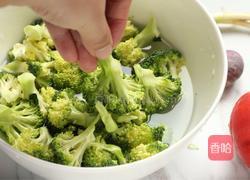 番茄炒西兰花的做法图解1