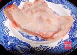 椒盐猪颈肉的做法图解1