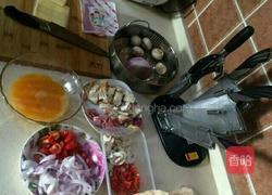 芝士蘑菇番茄烘蛋的做法图解1