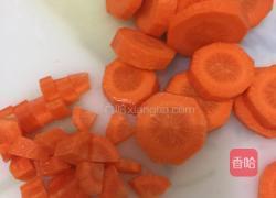 胡萝卜苹果菠萝汁的做法图解2