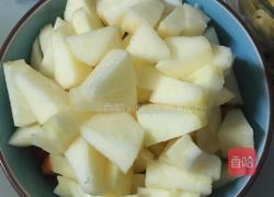 胡萝卜苹果菠萝汁的做法图解3