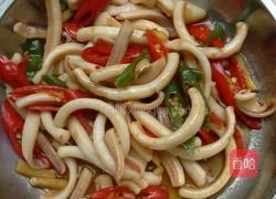 青红椒爆炒鱿鱼的做法图解3