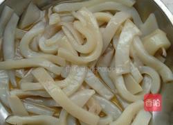 青红椒爆炒鱿鱼的做法图解1