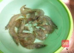 翡翠虾仁的做法图解1