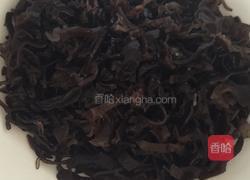 黑木耳蛋清汤的做法图解2