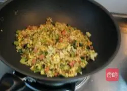 Cucumber, ham and egg fried rice recipe illustration 5